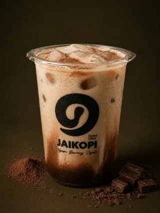 Chocociato dingin dengan cokelat di gelas Jaikopi