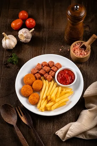 Snack Mix Anti Galau: sosis, nugget, dan kentang goreng